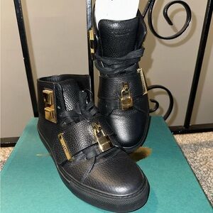 Buscemi woman shoes  size 9.